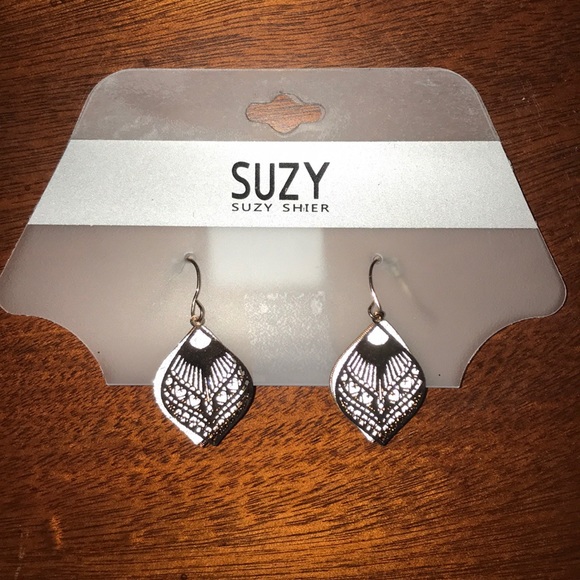 NWT Suzy Shier Earrings - Picture 1 of 3